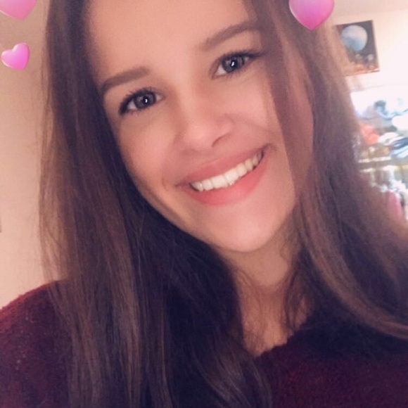 Meet your Posher, Katelyn - Picture 5 of 8